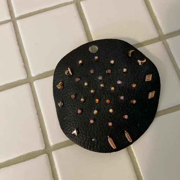 Stud collection - Picture 2 of 2